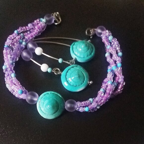 Lilac Lavender Turquoise! Upbeat Multi Colored Shell Bracelet + Earring Set - Picture 8 of 15